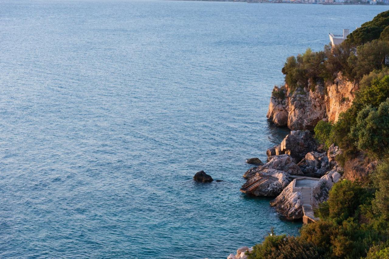 Hotel Miramare Влёра Экстерьер фото